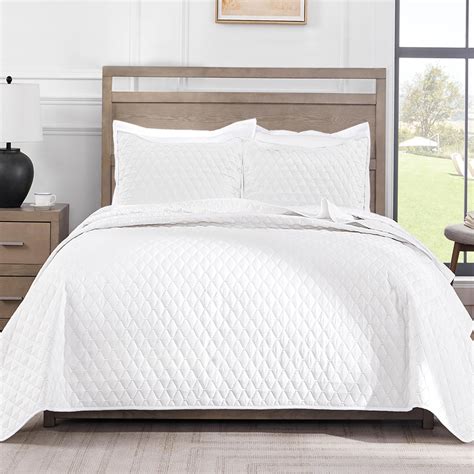 Amazon.com: Hansleep White Quilt California King Size - Damask ...