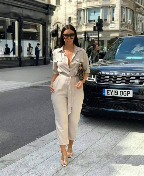 Professional Attire for Women 的图像结果