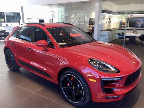 Amaranth Red Metallic | Porsche Colors