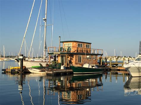 Casey's Houseboat - "Capt. Carl" - Houseboats for Rent in Newport ...