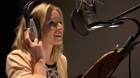 Kristen Bell Singing Dax Shepard Catches Fans Trying To Identify Him