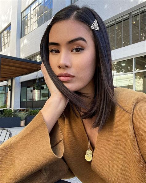 15 Easy Hairstyles You Can Do With a Hair Clip | Who What Wear