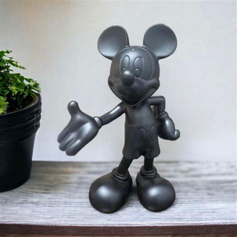 Standing Mickey Mouse – VIIVAZ