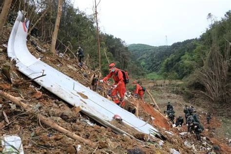 武汉6.22空难：机长雷雨天强行进近致使飞机坠毁，42人全部遇难_腾讯视频