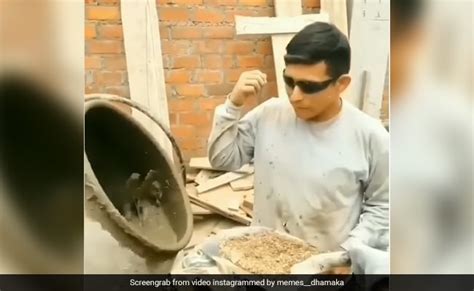 सीमेंट, बालू और गिट्टी से बने मसाले को चख रहा था शख्स, लोग बोले- जब बैक ...