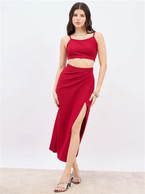 Berrylush Women Red Solid Shoulder Straps Crop Top With High Waist Spl
