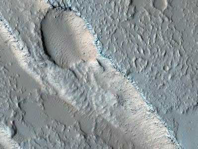 银发网-火星表面发现两个深坑最大直径超300米