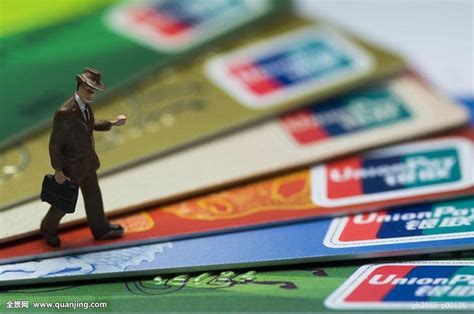 菲律宾资讯-河南洛阳：一张银行卡牵出“黑吃黑”的案中案 双方涉嫌犯罪均被抓