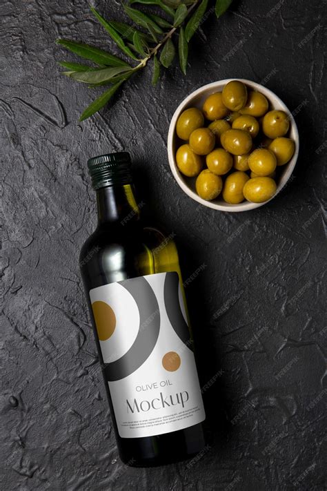 Premium PSD | Glass olive oil bottle mock-up