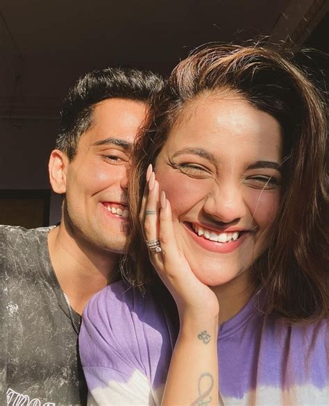 Couple Picture Poses, Couples Poses For Pictures, Cute Couple Poses ...