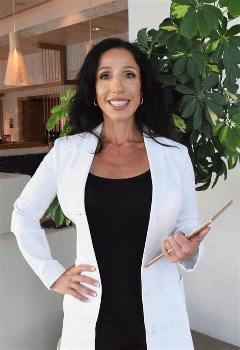 Book Dr. Michelle Sands | Hormone Expert, Media & Podcast Speaker