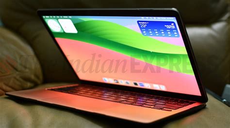 Rezultat imagine pentru M1 MacBook Air Max Tech