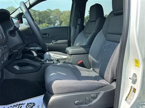 2026 Nissan® Frontier SV 4X4 CC-SB Auto at Pete Mankins Nissan