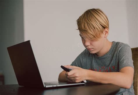 Boy Using Computer 的图像结果