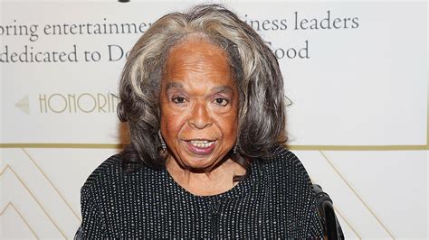 Della Reese, 'Touched by an Angel' star and singer, dies at 86