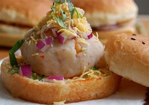 Food in Bhuj, Traditional Dishes in Bhuj, Street Food in Bhuj