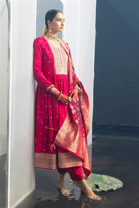 Magenta Embellished Flared Kurta Set – SABHYATA CLOTHING