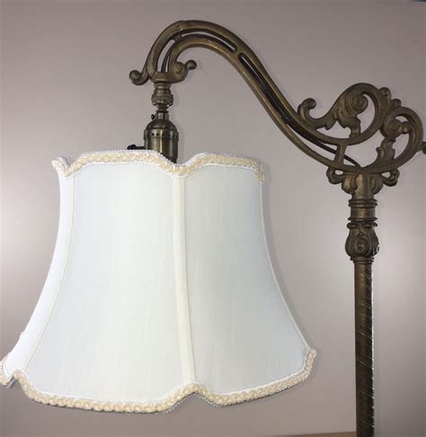 Antique Floor Lamp Identification Guide 5131 Antique / Vintage Oak