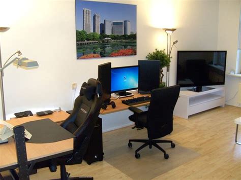 Computer Room Decoration 的图像结果