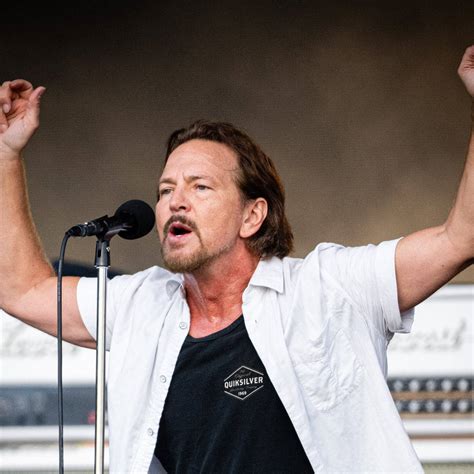 Download Pearl Jam Rock Band Eddie Vedder Wallpaper | Wallpapers.com