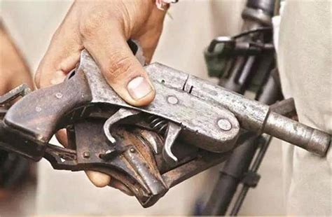 राजस्थान में 12 देसी पिस्तौल सहित बड़े पैमाने पर हथियार बरामद, दो युवक ...