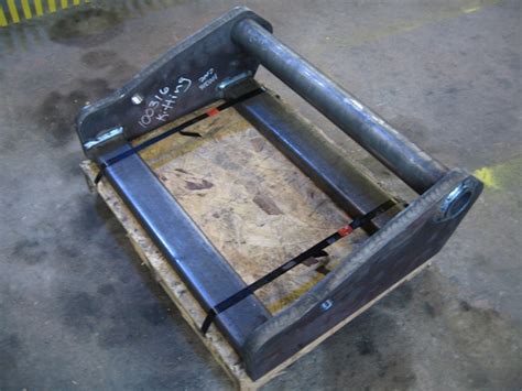 Telehandler adapter to connect to manitou style attachments