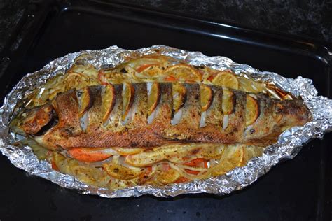 Приготовила в духовке вкусно рыбу Чир (Щокур). Съели все, до последнего ...