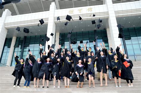 2018届校友毕业照（本科、研究生）-山东财经大学保险学院