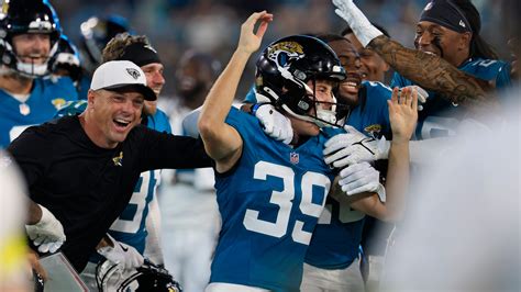 Jaguars Cam Little kicks a 70-yard field goal to end first half vs ...