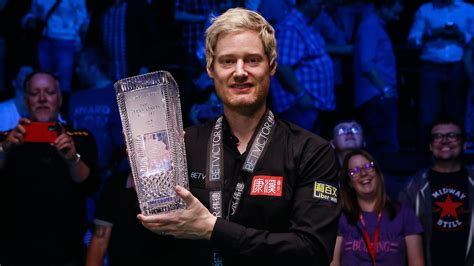 Neil Robertson survives scare against Wu Yize to win English Open final - TNT Sports