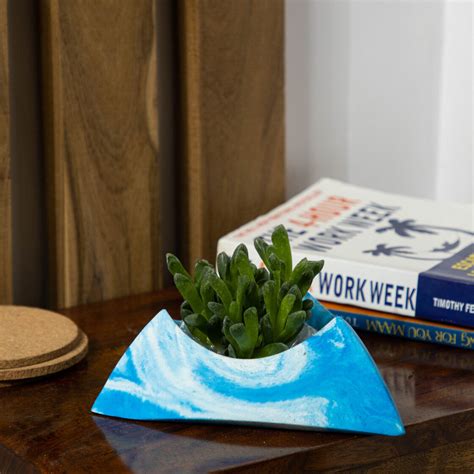 Tricle-Dark Concrete-Circular Triangle Shaped Planter – Greyt