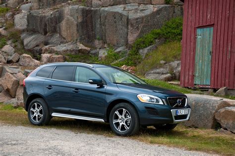 2011 Volvo XC60 earns top safety scores from NHTSA and IIHS