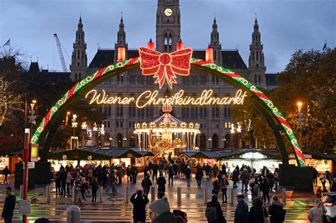 Best Christmas Markets in Austria: Vienna, Salzburg, and Linz
