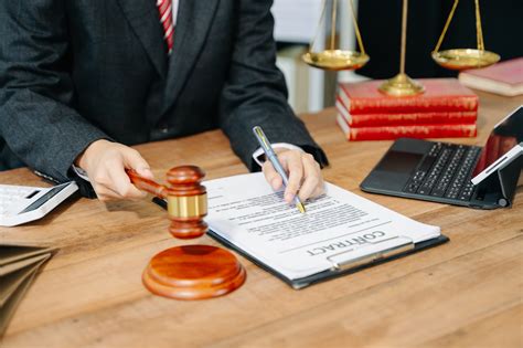 When to Settle and When to Sue: Personal Injury in Arizona Explained