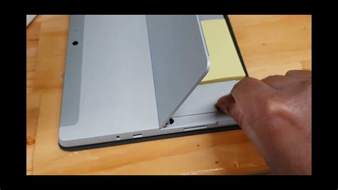 How to Install microSD Card On Surface Pro 7 的图像结果