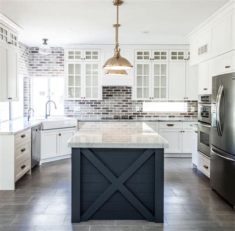 Modern Farmhouse Kitchen With Tile Floor | Floor Roma