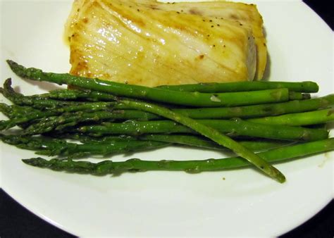 Smells Like Food in Here: Cast Iron Skillet "Grilled" Asparagus