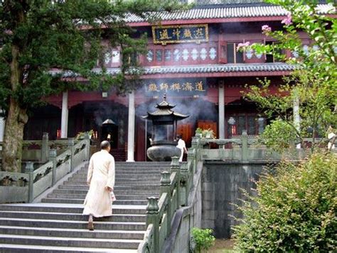 杭州灵隐寺的大佛高清图片下载-正版图片501023020-摄图网