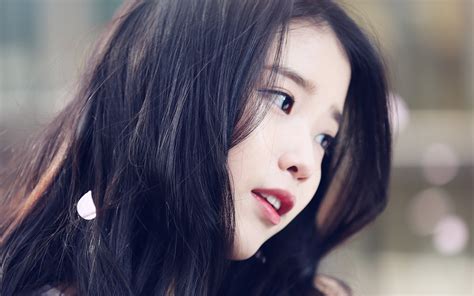 IU reveals the teaser photo for her pre-release track "Celebrity" and ...