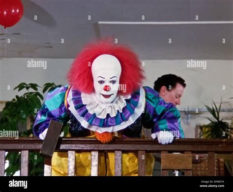 USA. Tim Curry as Pennywise in a scene from the (C)ABC/Warner Bros mini ...