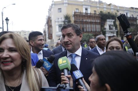 José Jerí recibe a Renzo Reggiardo y otros alcaldes distritales de Lima ...