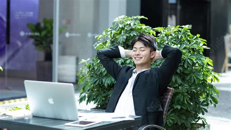 Interview Outside 的图像结果