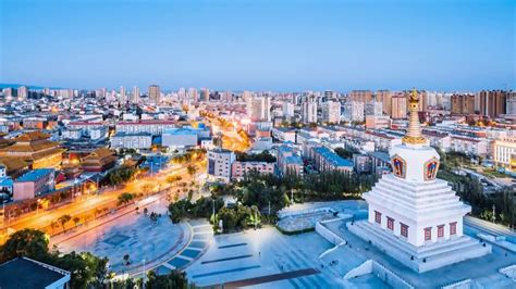 内蒙古呼和浩特市宝尔汗佛塔和观音寺夜景航拍延时摄影视频素材_ID:VCG2215780689-VCG.COM