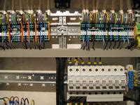 Should the disconnector in the switchboard also disconnect the N line