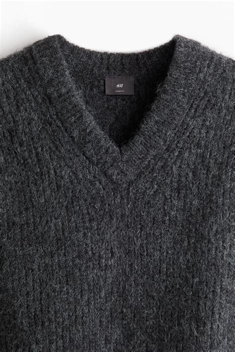 Men’s Dark grey Loose Fit V-neck sweater vest | H&M IN