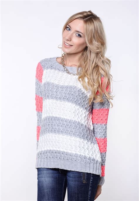 Sweaters for petite women: Dos and Don'ts | Fashion for petite women ...