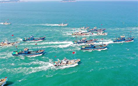 开海啦！山东威海千艘渔船奔赴渔场作业-新华网山东频道