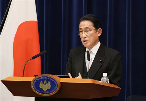 改组内阁后，岸田声称：将参考安倍曾提出的意见讨论增加防卫费