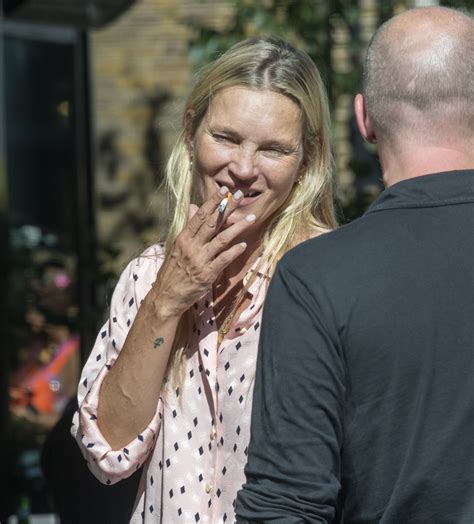 La reconversión de Kate Moss a los 50: de los años salvajes con cocaína y vodka a gurú del ...