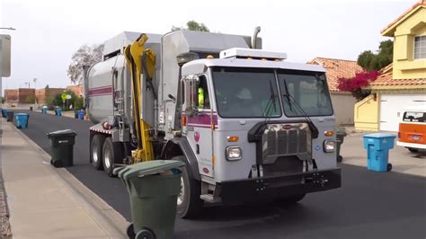 我竟然看了一天的视频！美国侧装式垃圾车工作_哔哩哔哩_bilibili